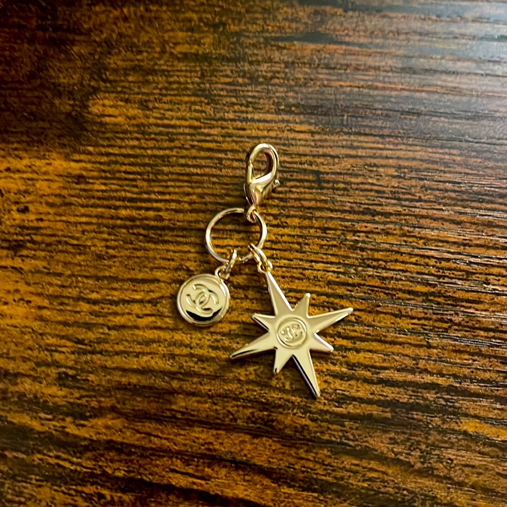 Chanel charm 2022